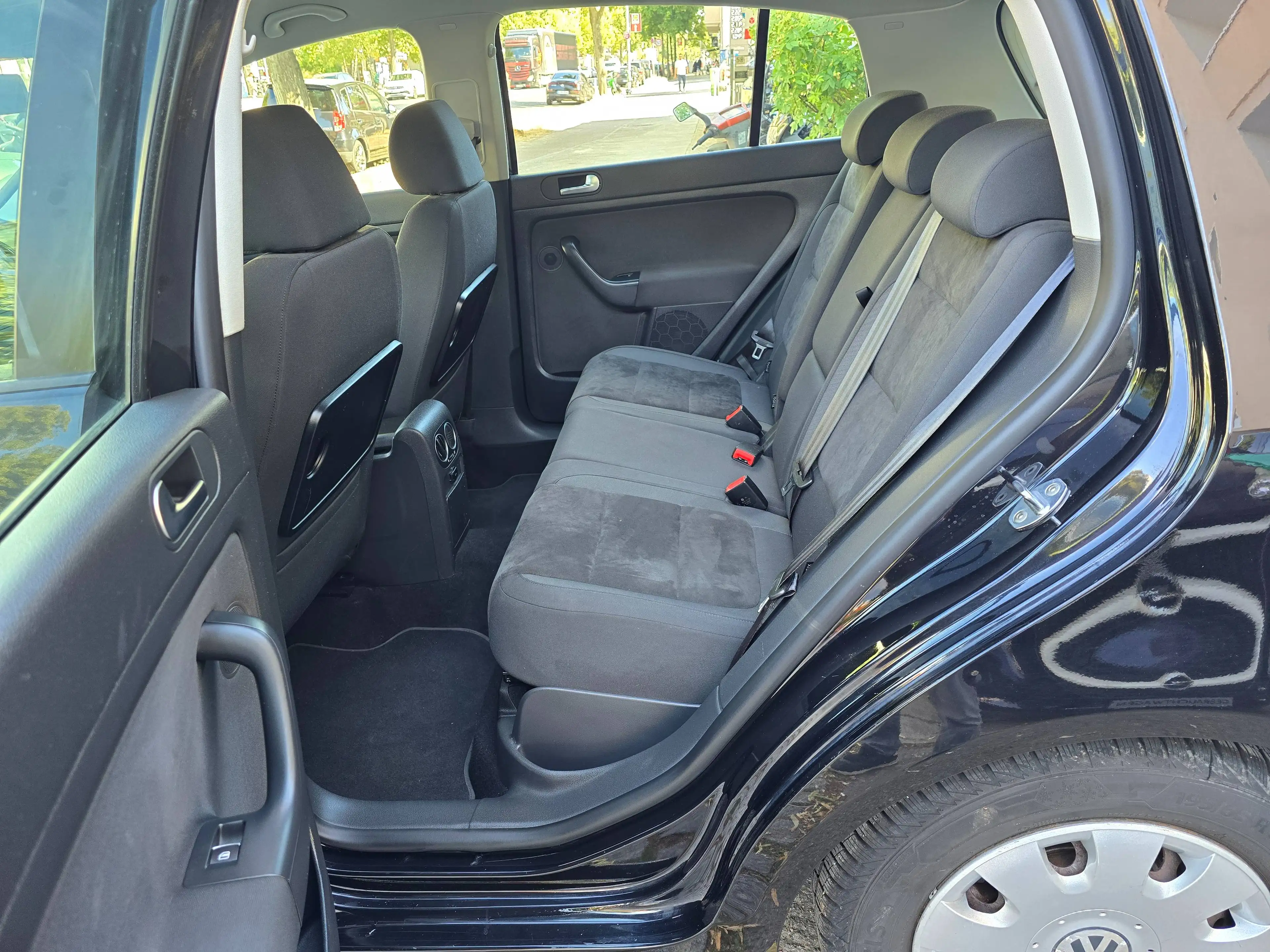 Volkswagen Golf Plus Highline DSG/1.Hand lückenlos Scheckheftgepflegt/Klimtr./Temp/SHZ/PDC — photo 9