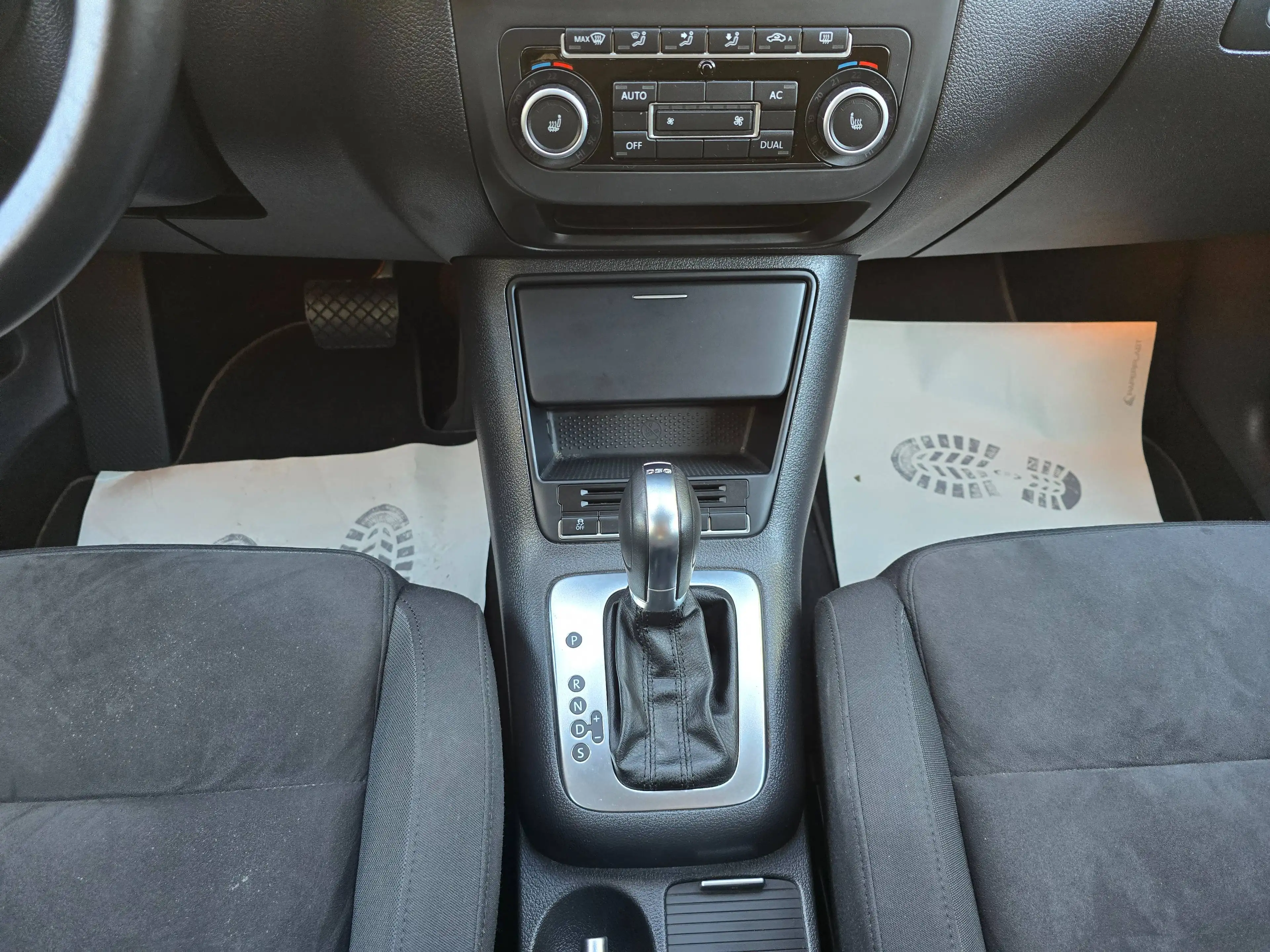 Volkswagen Golf Plus Highline DSG/1.Hand lückenlos Scheckheftgepflegt/Klimtr./Temp/SHZ/PDC — photo 13