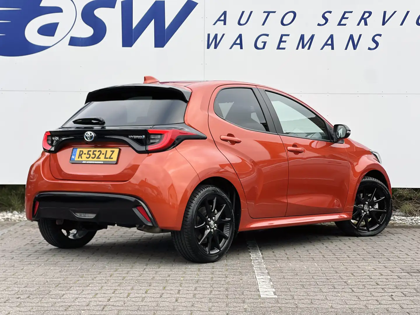 Toyota Yaris 1.5 Hybrid Executive | Pano | JBL Audio | HUD | Ca Orange - 2