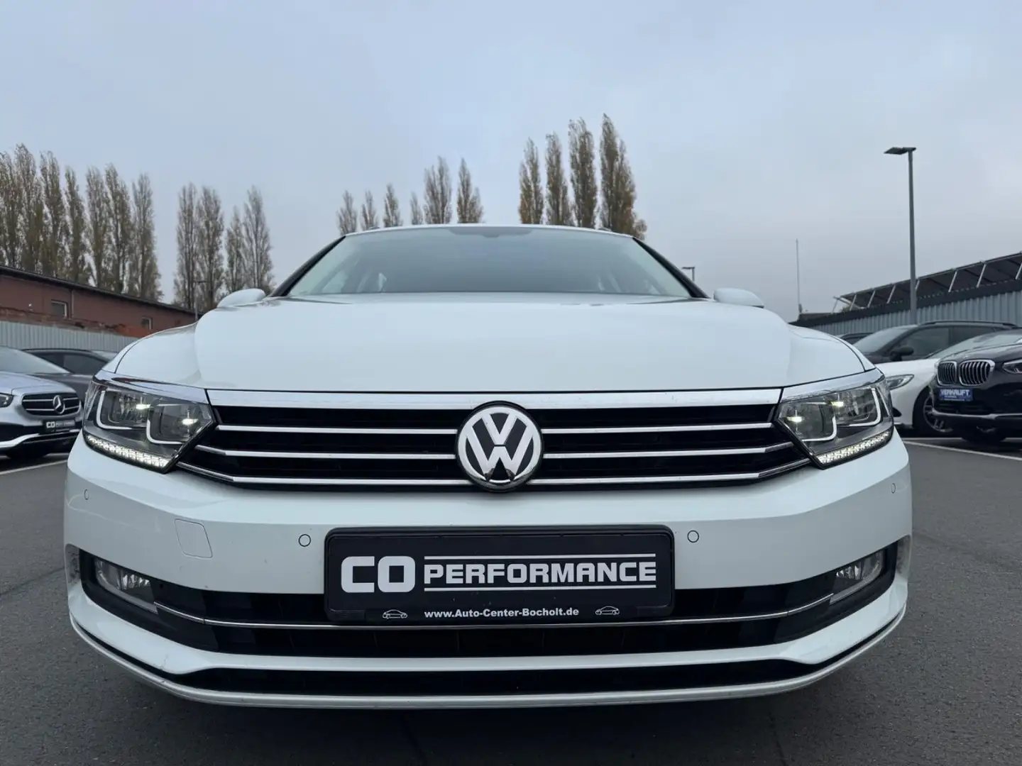 Volkswagen Passat Comfortline*PANO*NAVI*TEMP*PDC* Weiß - 2