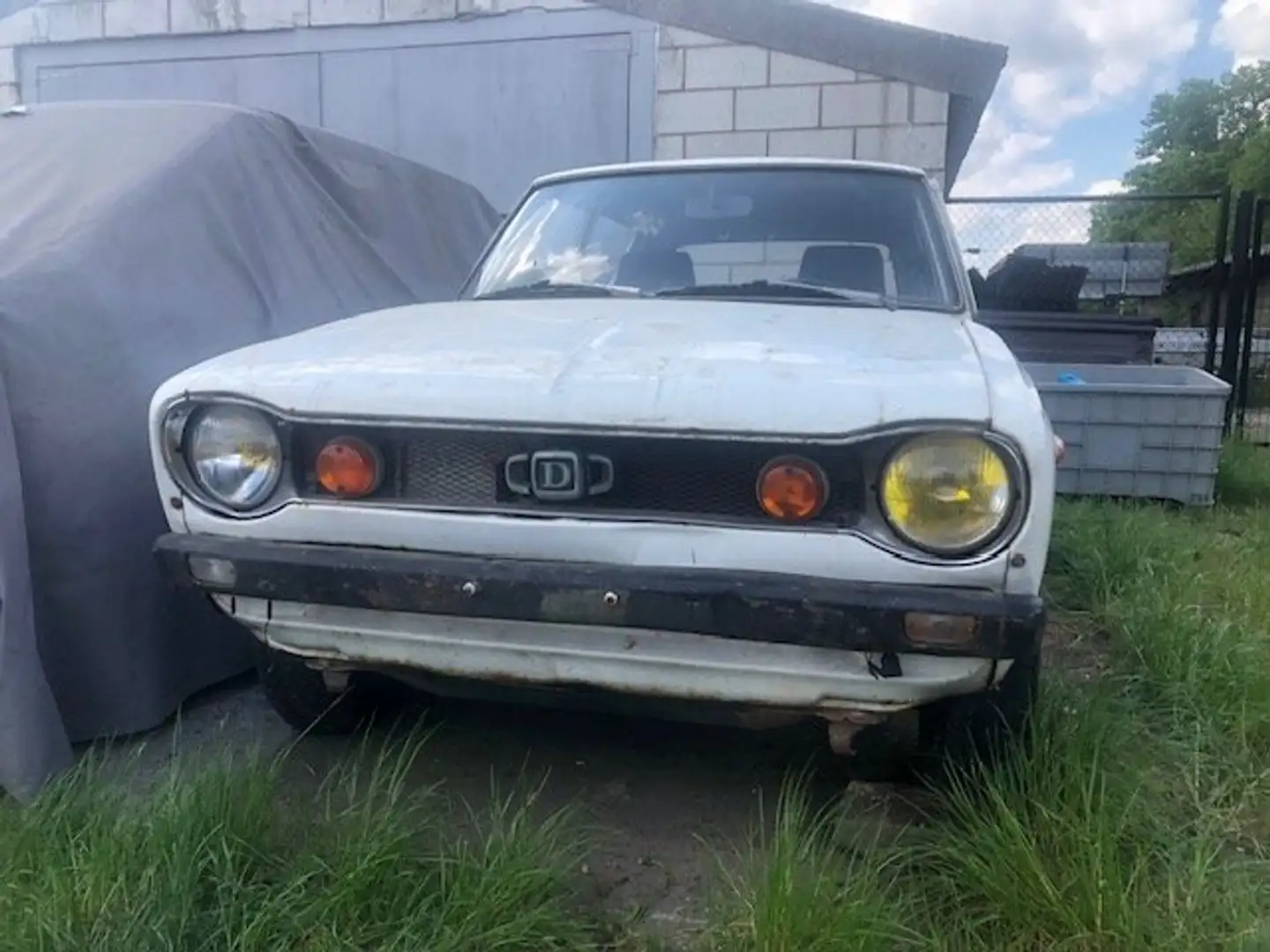 Nissan Datsun 100a Alb - 1