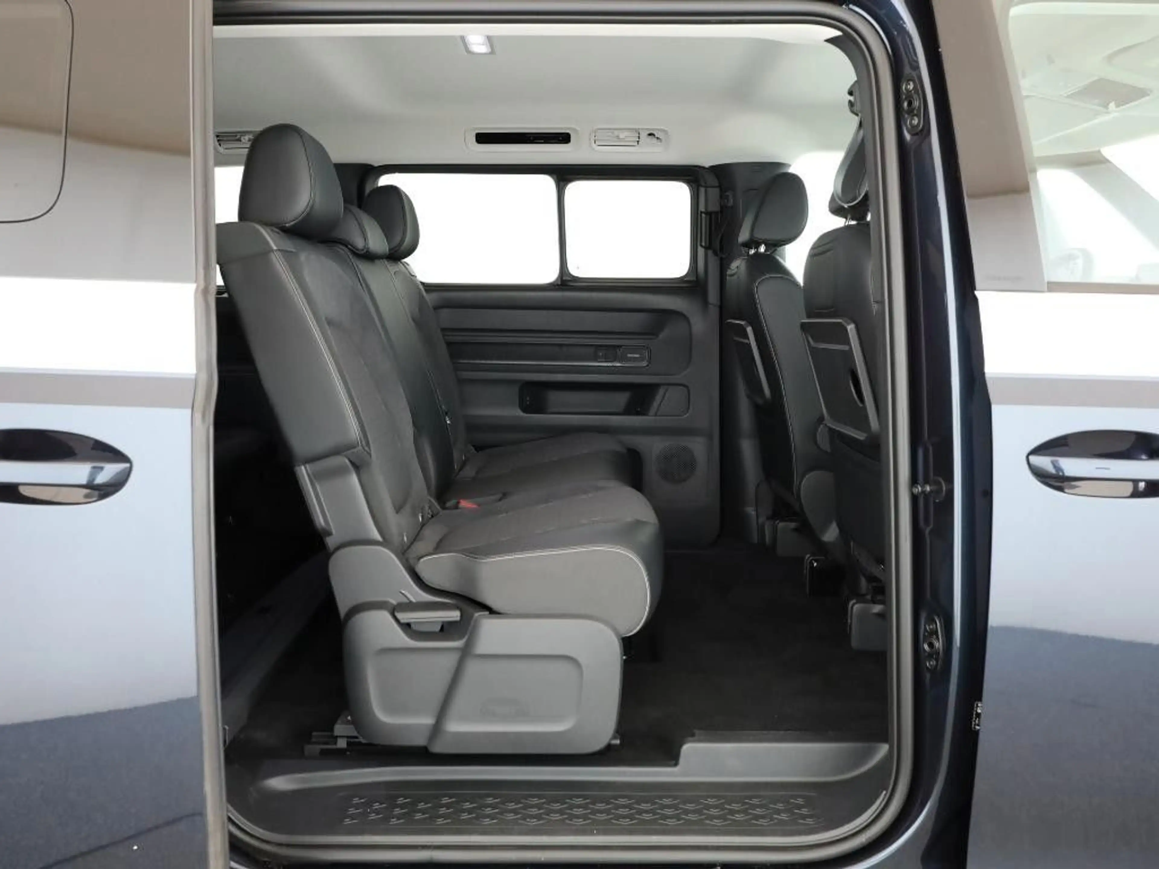 Volkswagen ID. Buzz Bus 210 kW LR Pro 360° AHK H&K HuD SHZ — photo 6