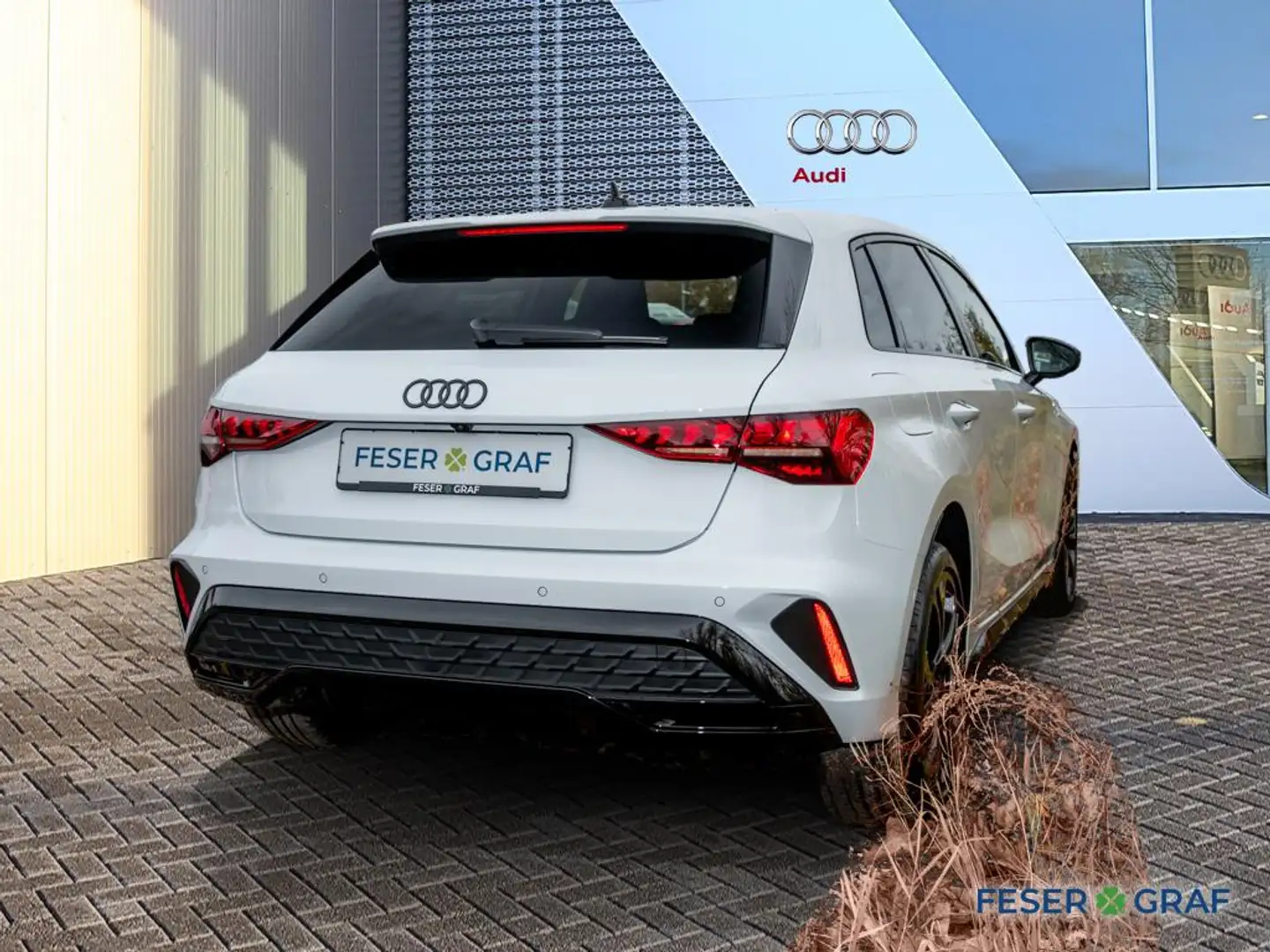 Audi A3 30 TFSI S line /Matrix/ACC/Navi/AHK/Sonos Weiß - 2