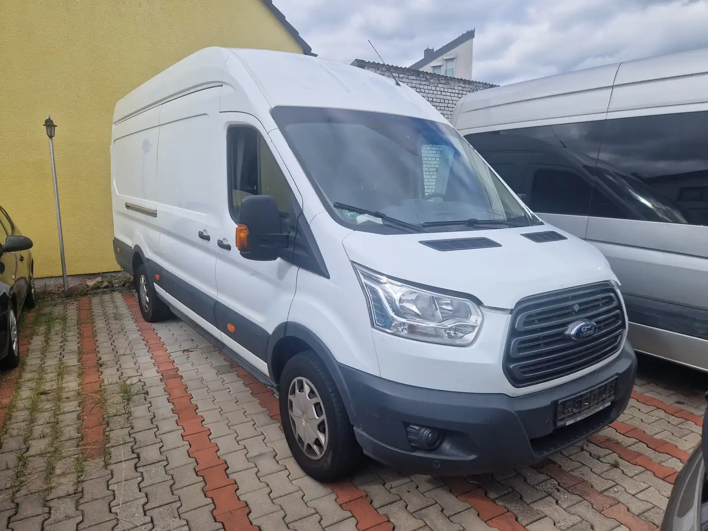 Ford Transit Lang und Hochdach - 1
