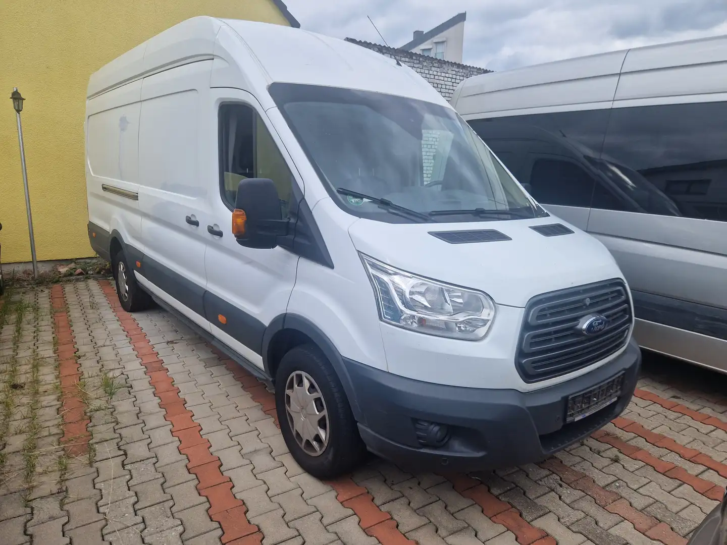 Ford Transit Lang und Hochdach - 2