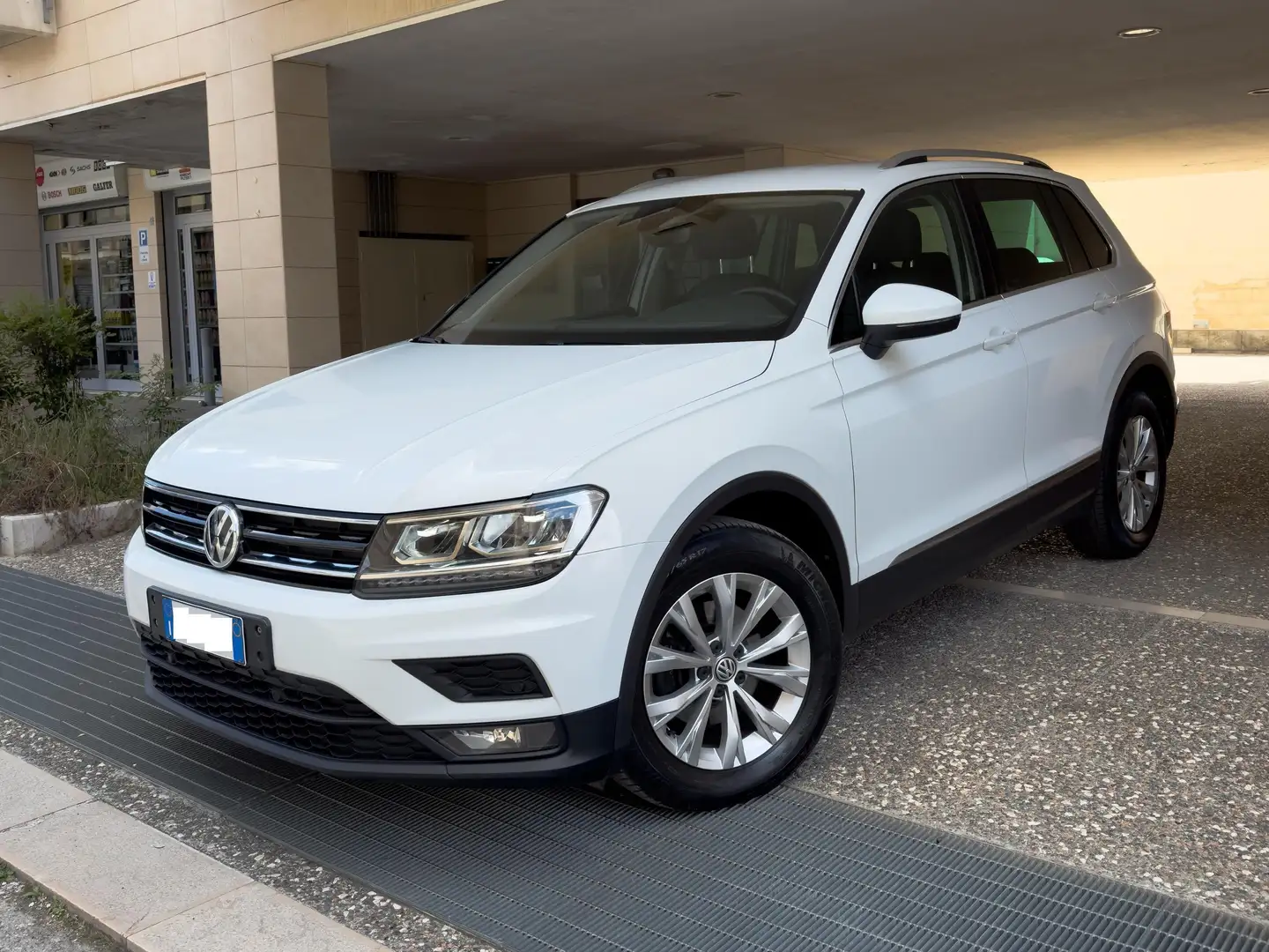Volkswagen Tiguan Tiguan II 2016 2.0 tdi Business 150cv dsg Weiß - 1