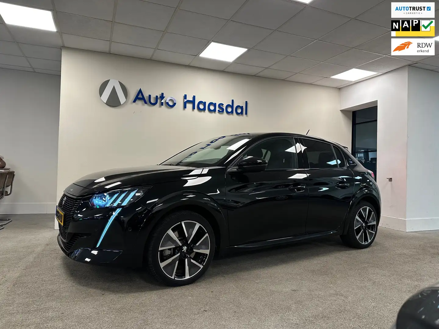 Peugeot e-208 EV GT 350 50 kWh|NIEUWSTAAT|TOPUITVOERING!! Zwart - 1