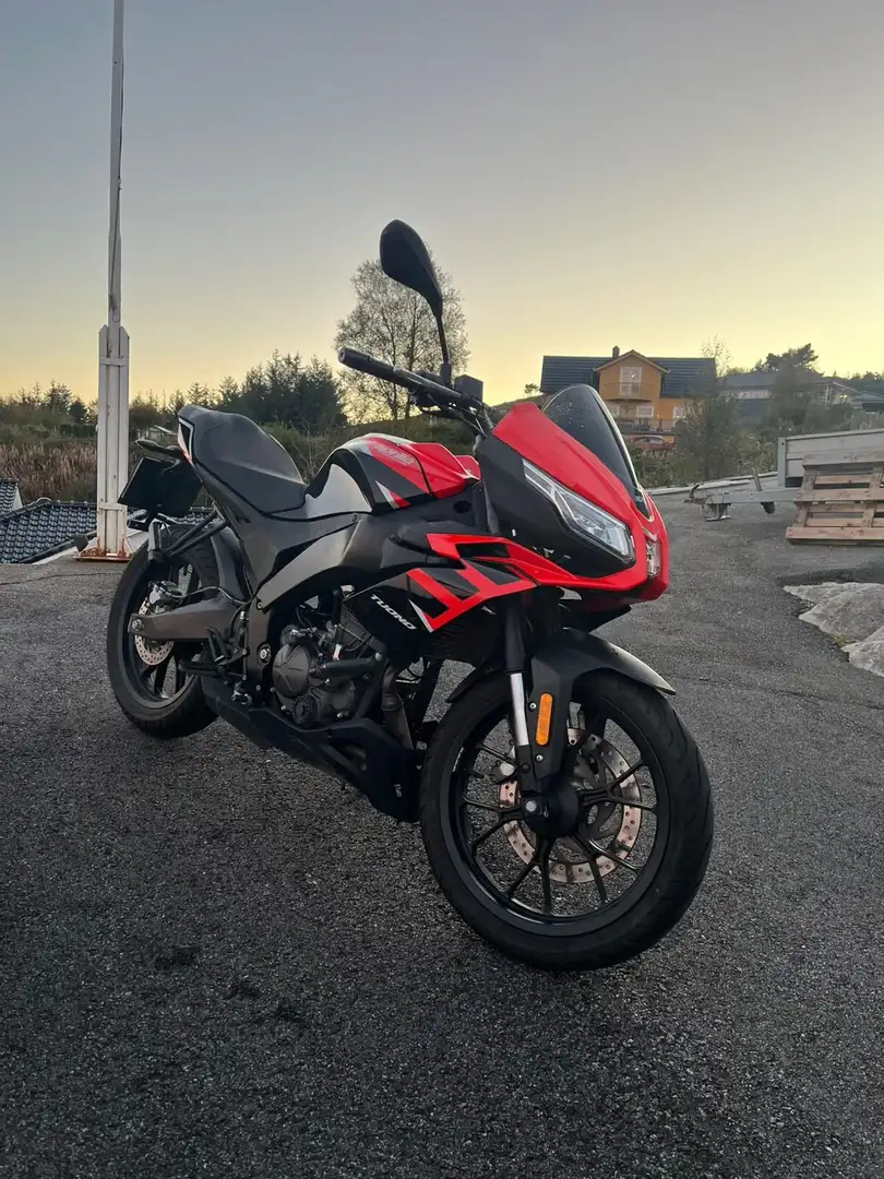 Aprilia Tuono 125 Roşu - 2