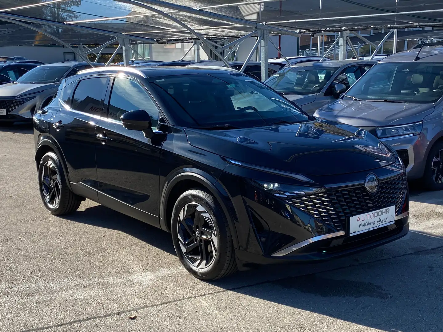 Nissan Qashqai Qashqai 1,3 DIG-T MHEV 4x4 Xtronic N-Connecta Schwarz - 1