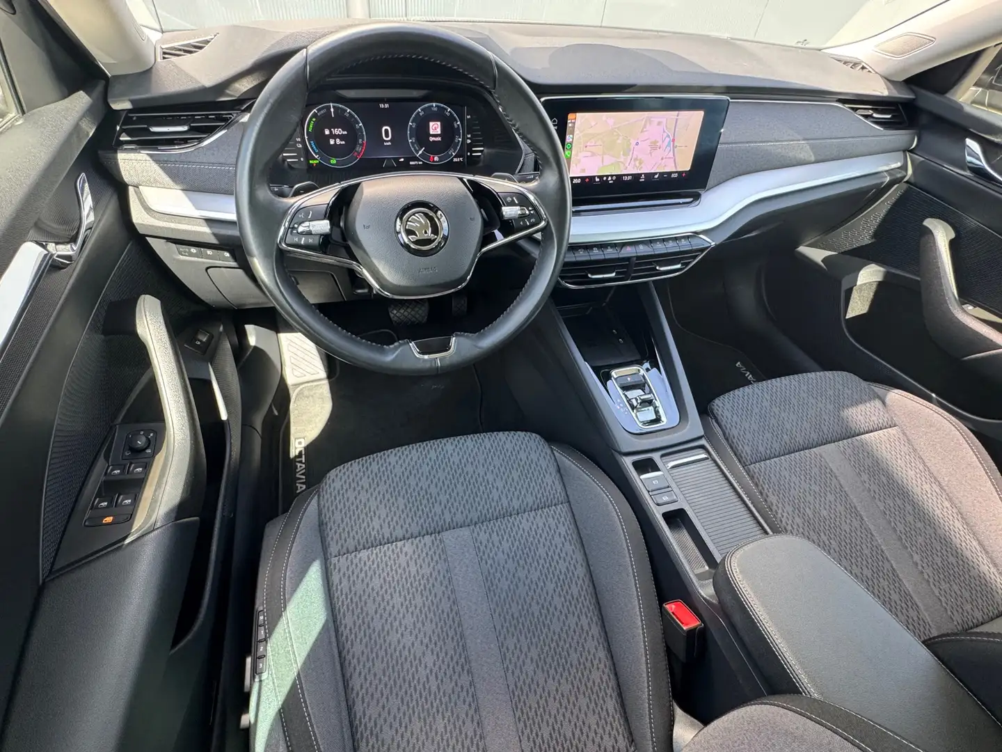 Skoda Octavia Combi 1.4 TSI iV * Style * Stoelverw * Digitale te Schwarz - 2