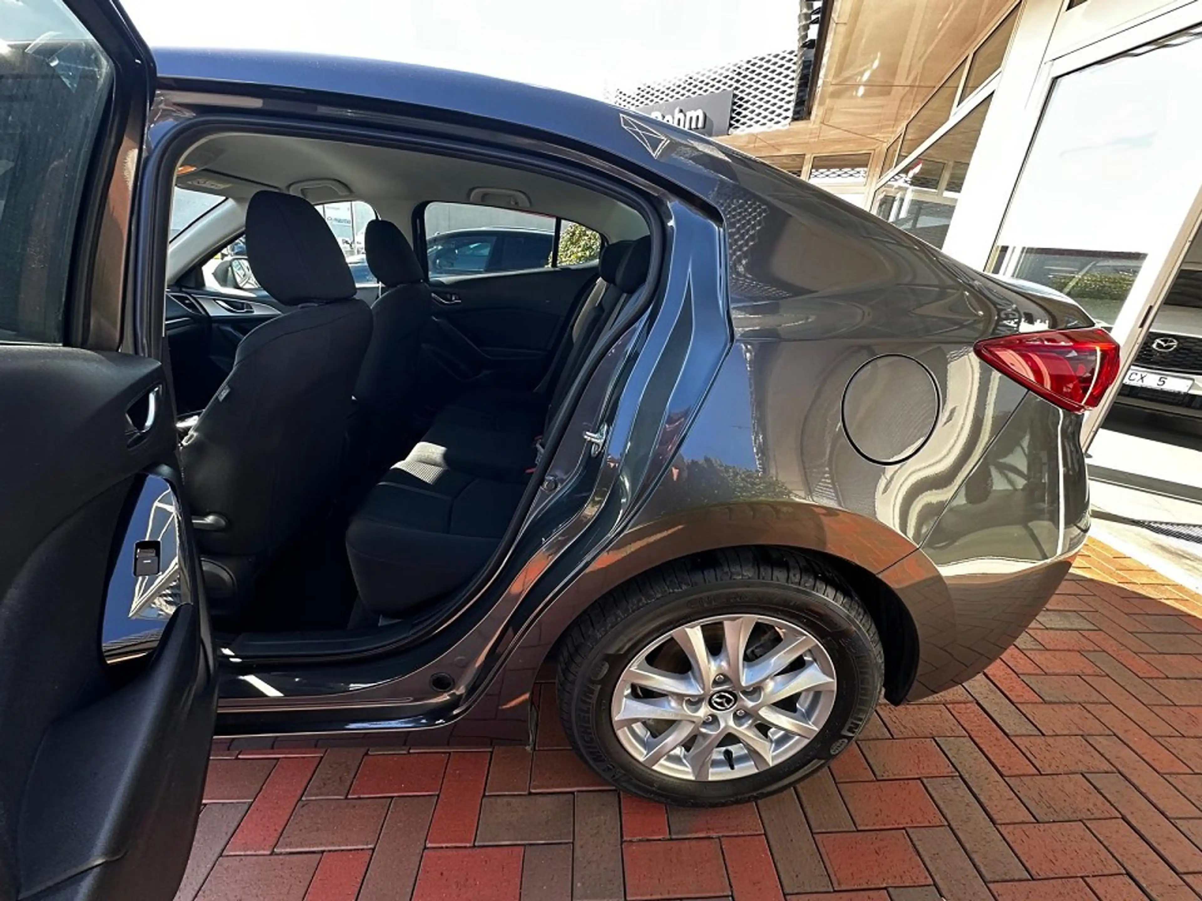 Mazda 3 SKYACTIV-G 120 — photo 6