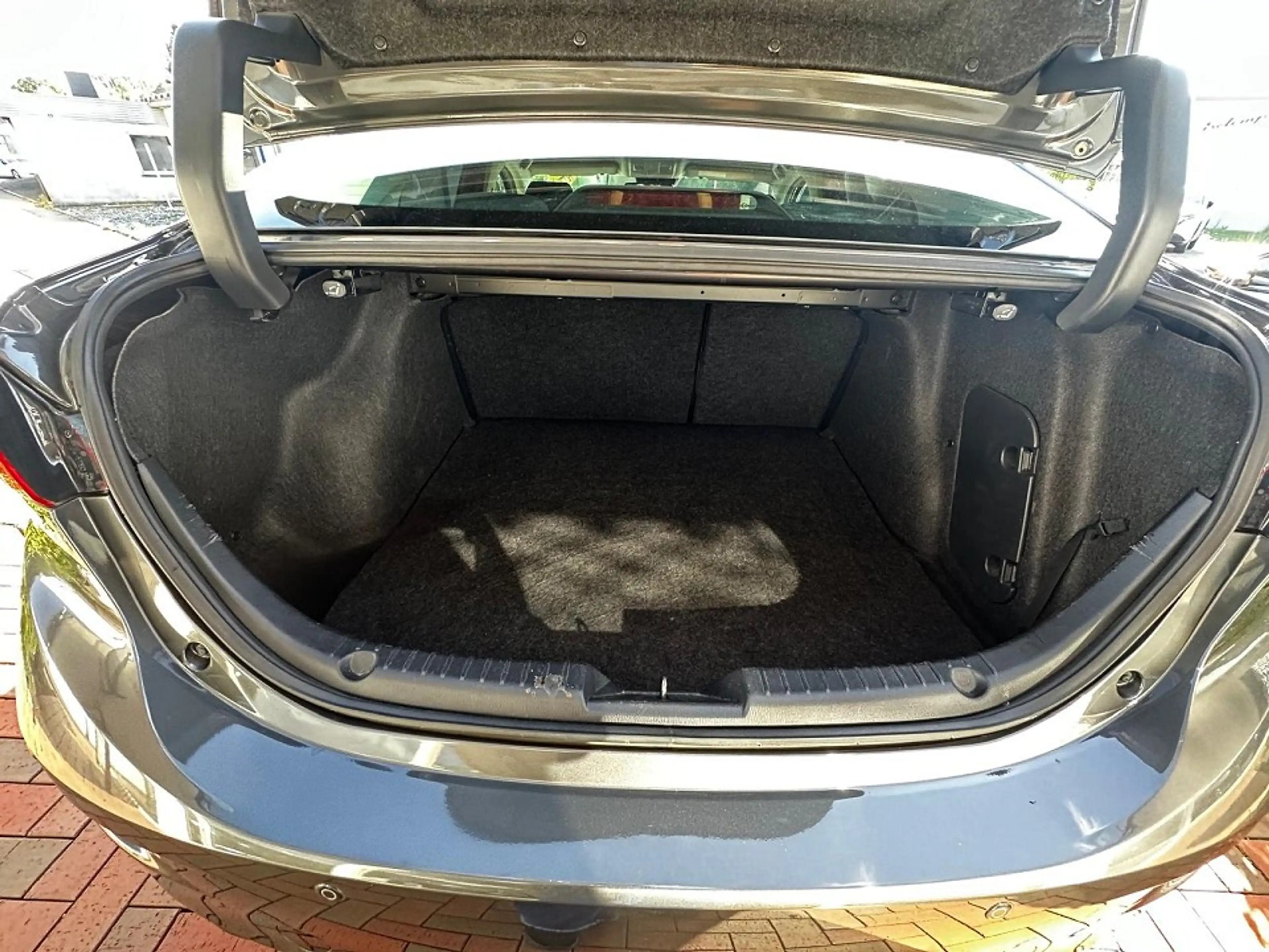 Mazda 3 SKYACTIV-G 120 — photo 14