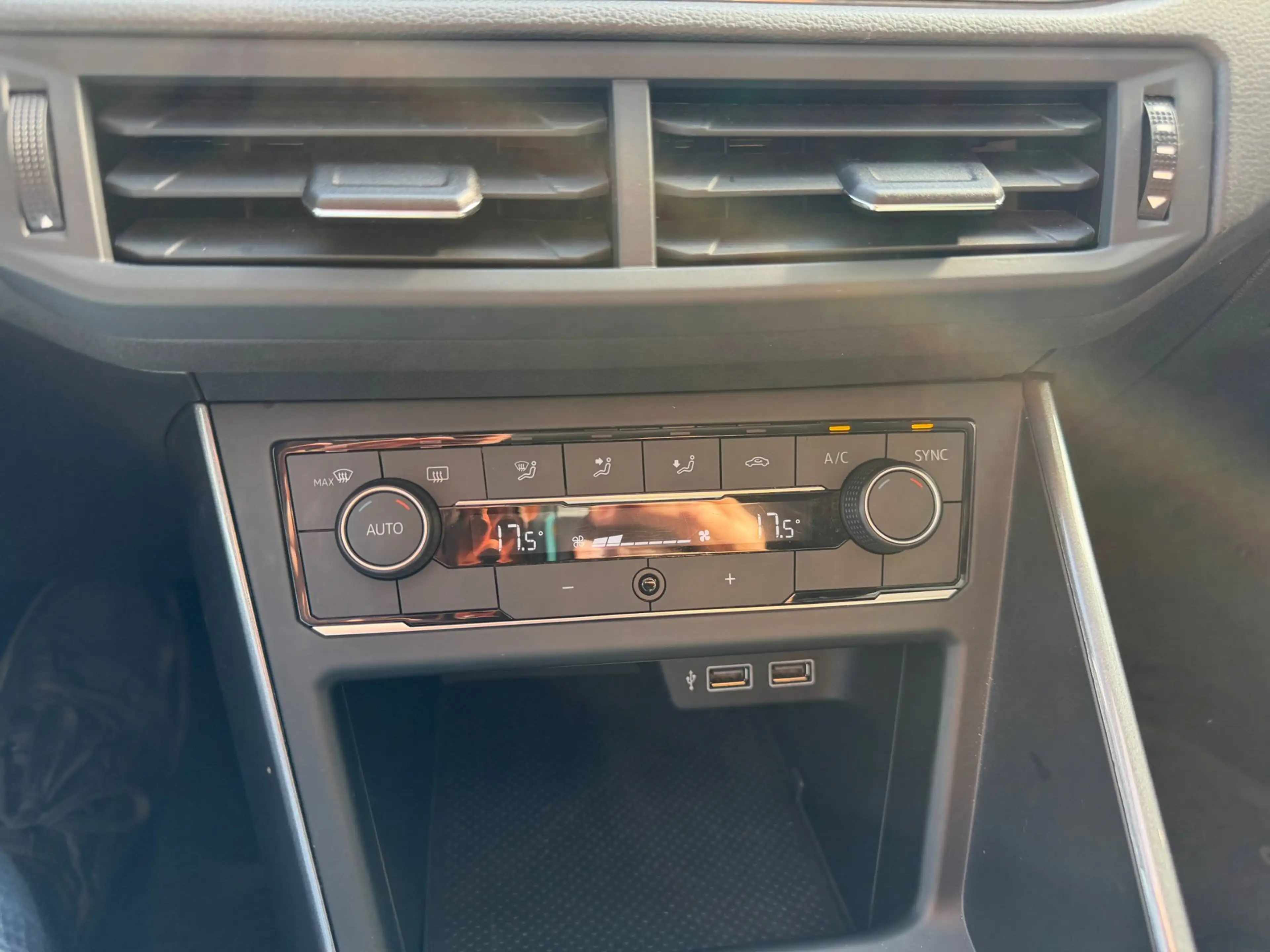 Volkswagen Polo 1.0 TSI Highline Business R — photo 17