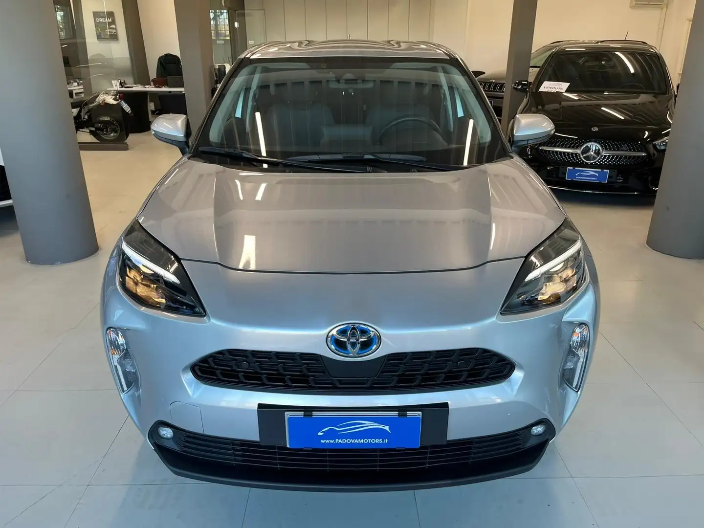 Toyota Yaris Cross 1.5 Hybrid 115cv E-CVT FWD Active Argento - 2