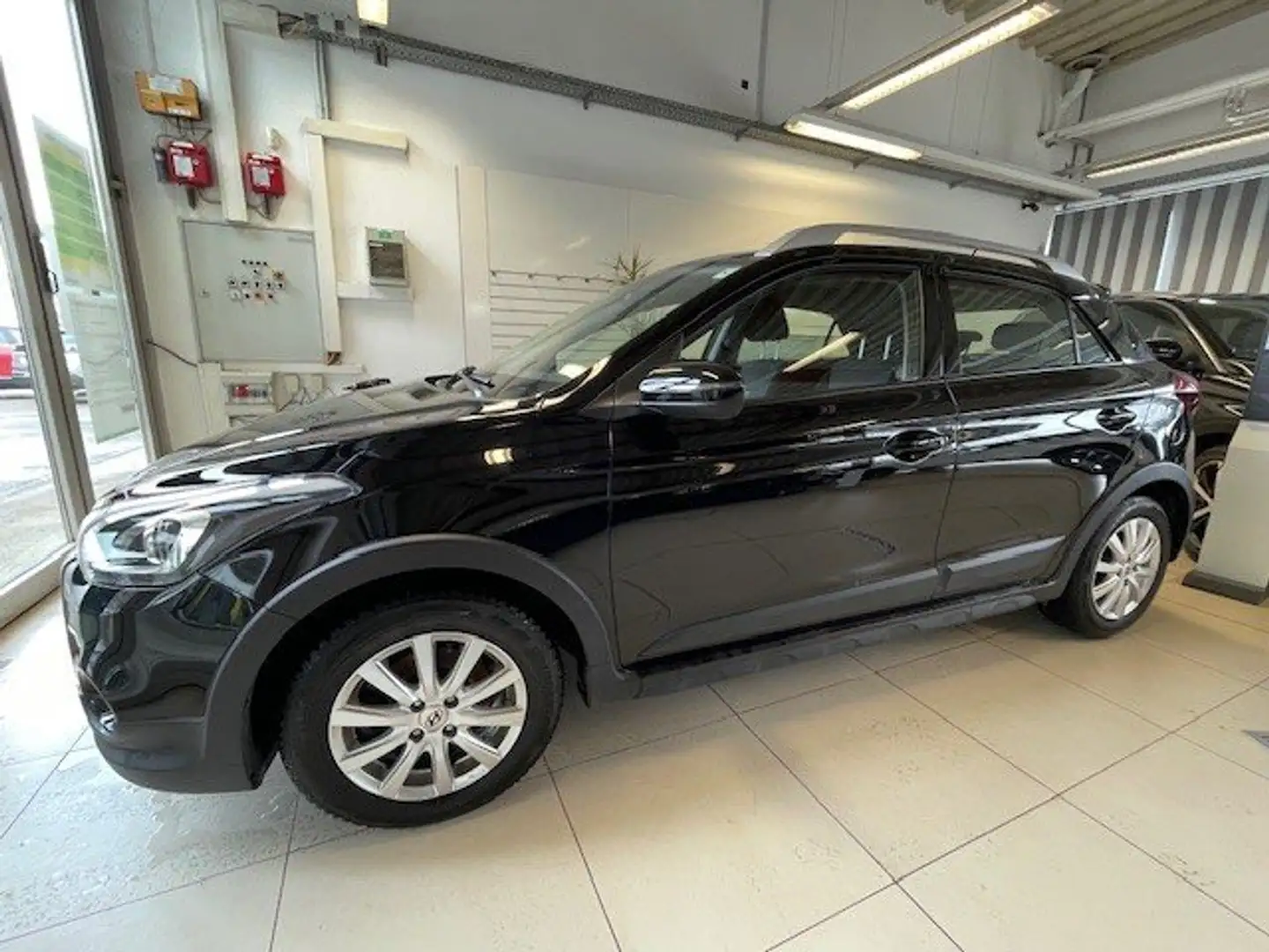 Hyundai i20 Active Trend Schwarz - 2