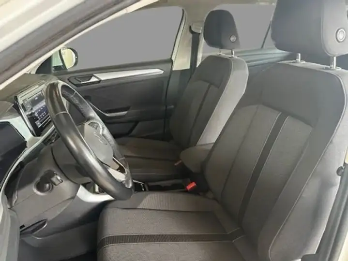Volkswagen T-Roc 2023, foto 4