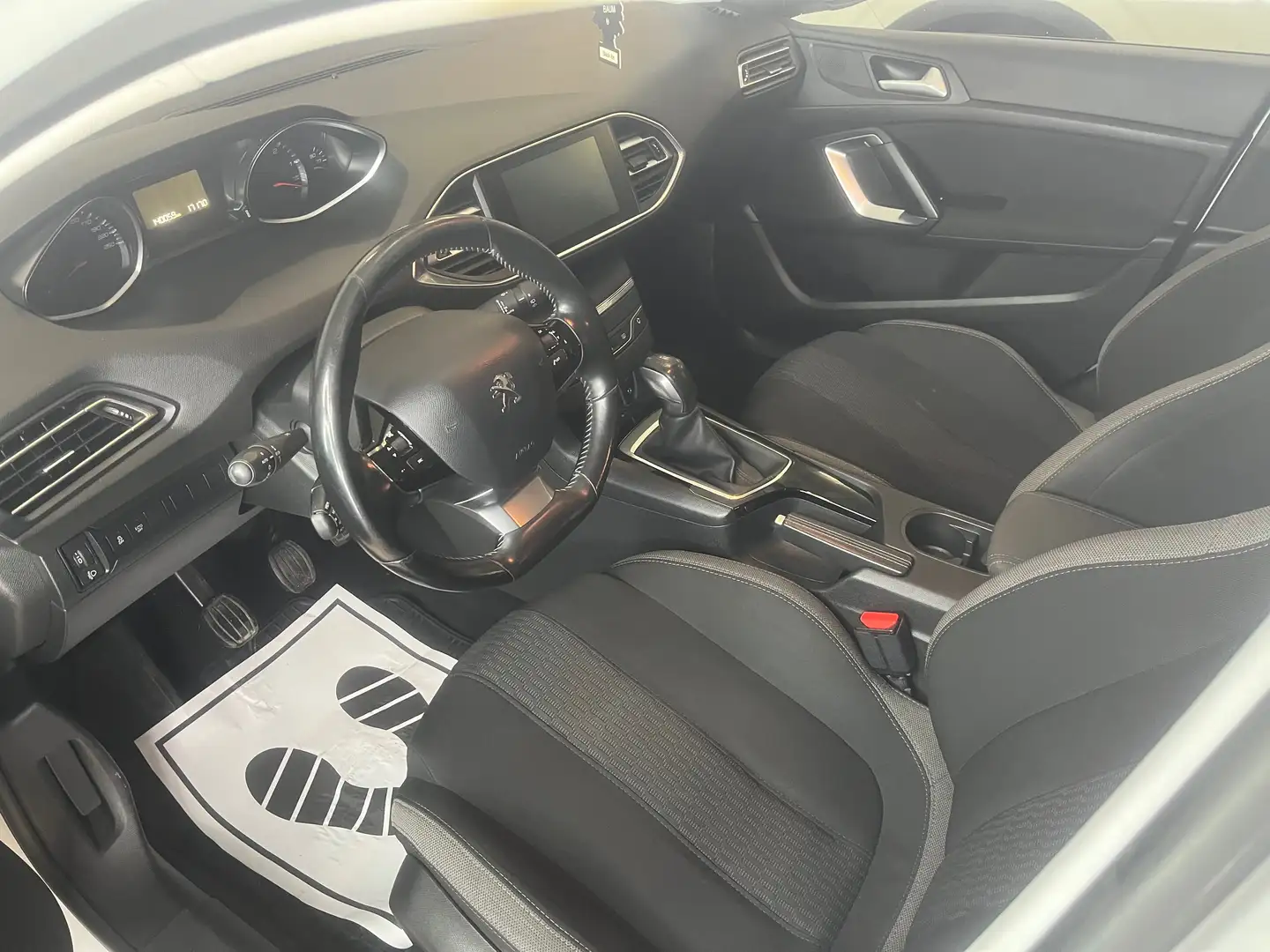 Peugeot 308 308 SW 1,6 BHDI Active S Weiß - 2