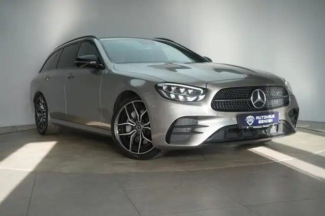 Mercedes-Benz 220 main image