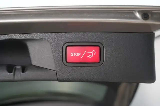 Mercedes-Benz 220 view 8