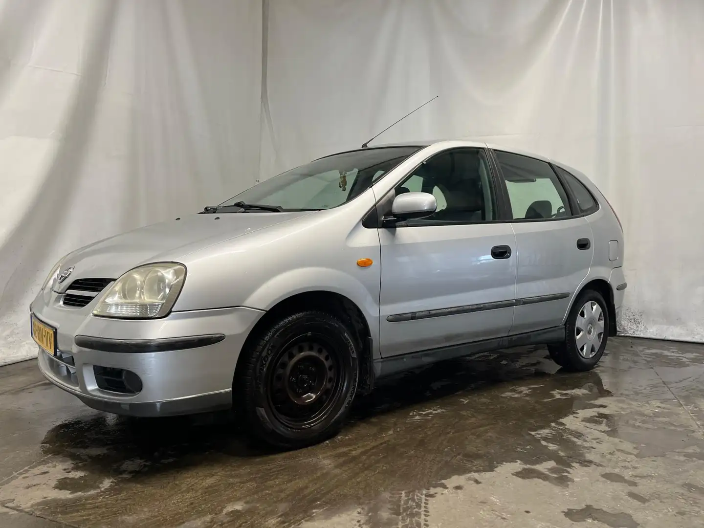 Nissan Almera Tino 1.8 Visia SCHADEAUTO!! Grau - 2