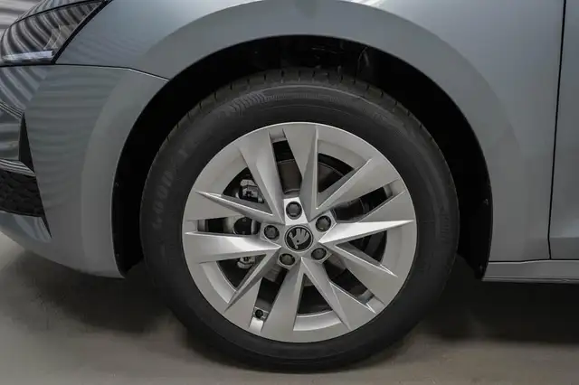 Skoda Octavia view 5