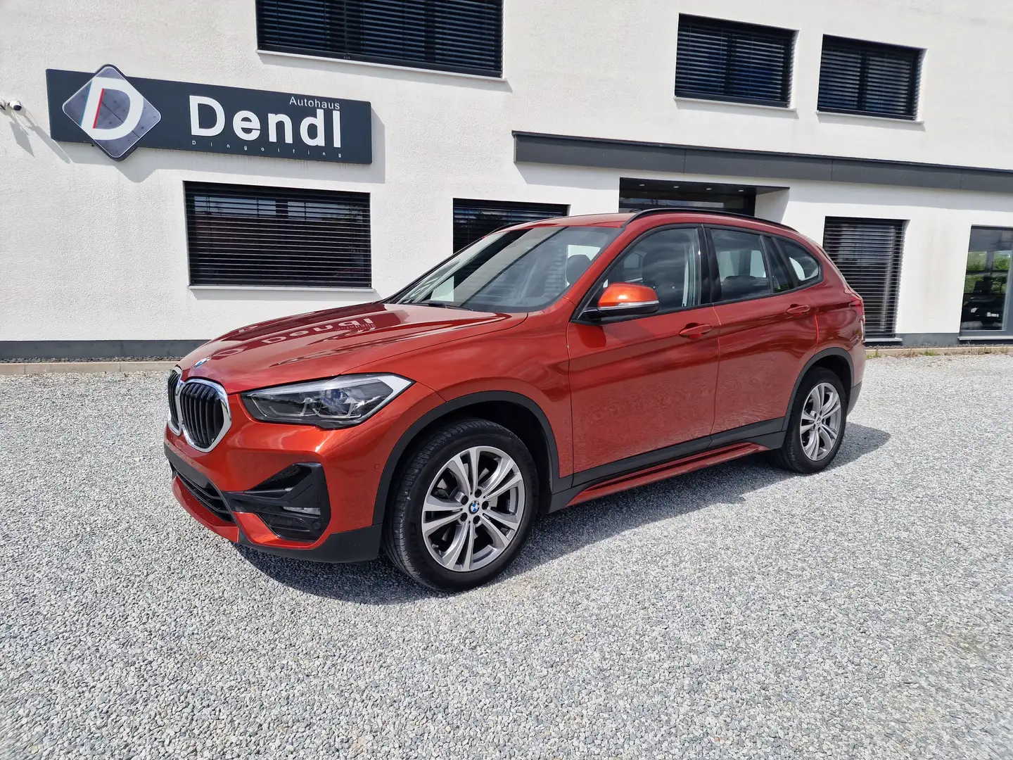 BMW X1 xDrive 20d Sport Line*AHK*HUD*RFK*LHZ*Leder*LED* Orange - 1