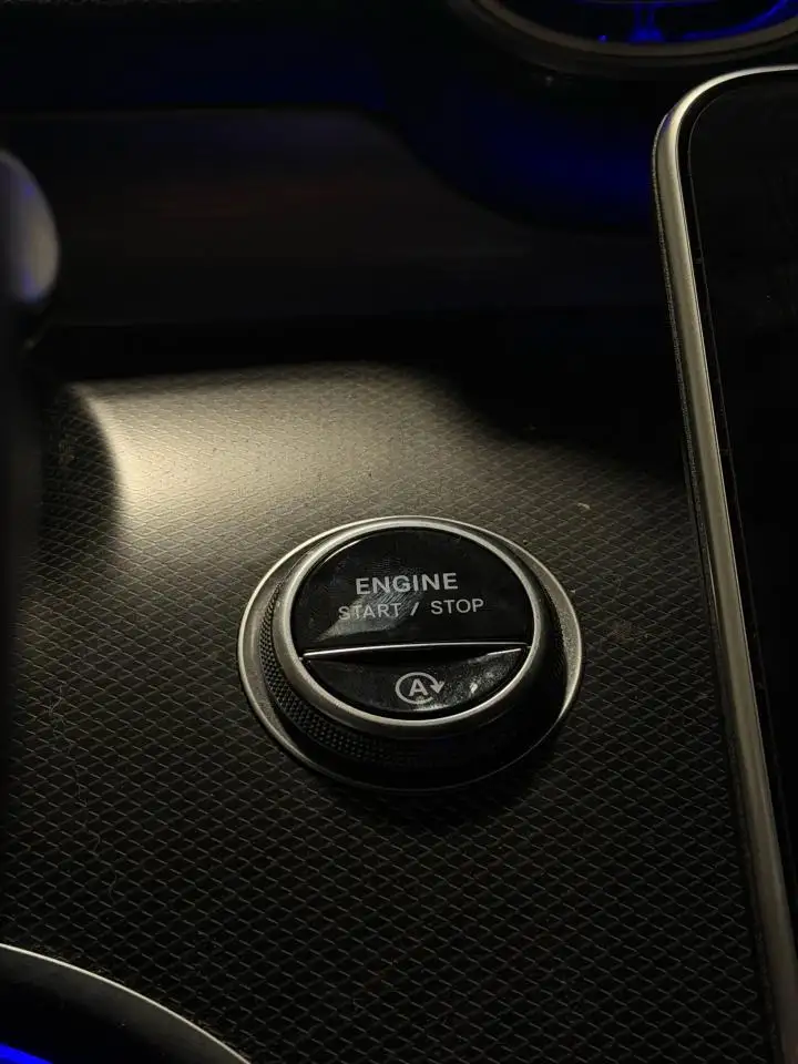 Mercedes-Benz C-Class снимка Mercedes-Benz C-Class