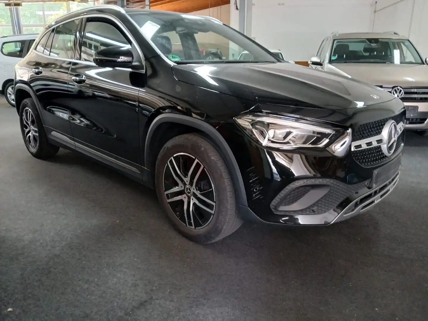 Mercedes-Benz GLA 200 d 4Matic 1.HAND NAVI LED ALLRAD Black - 2
