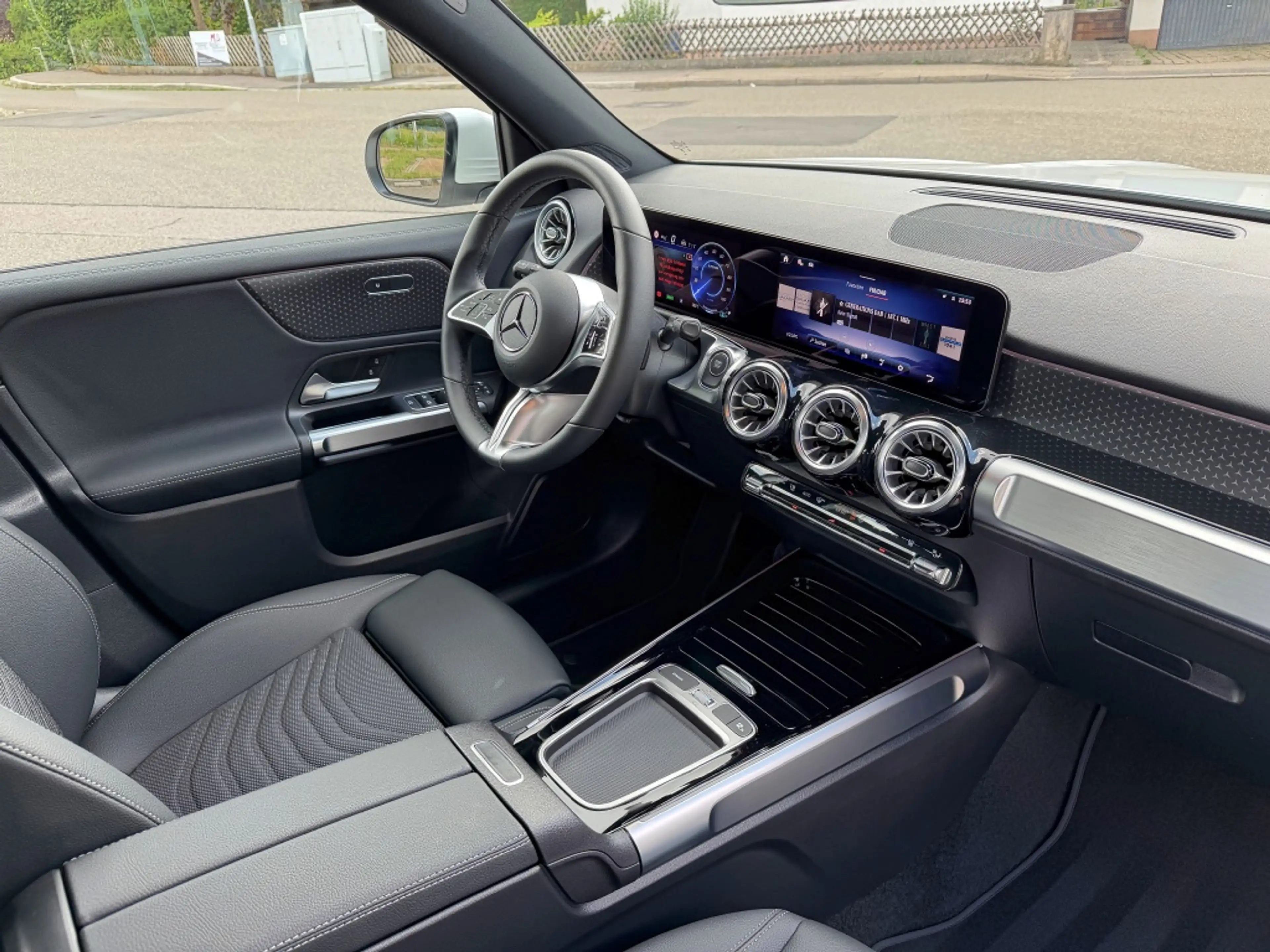 Mercedes-Benz EQB 250 + Progressive ACC AUT Fernlichtass. Kam. — photo 6