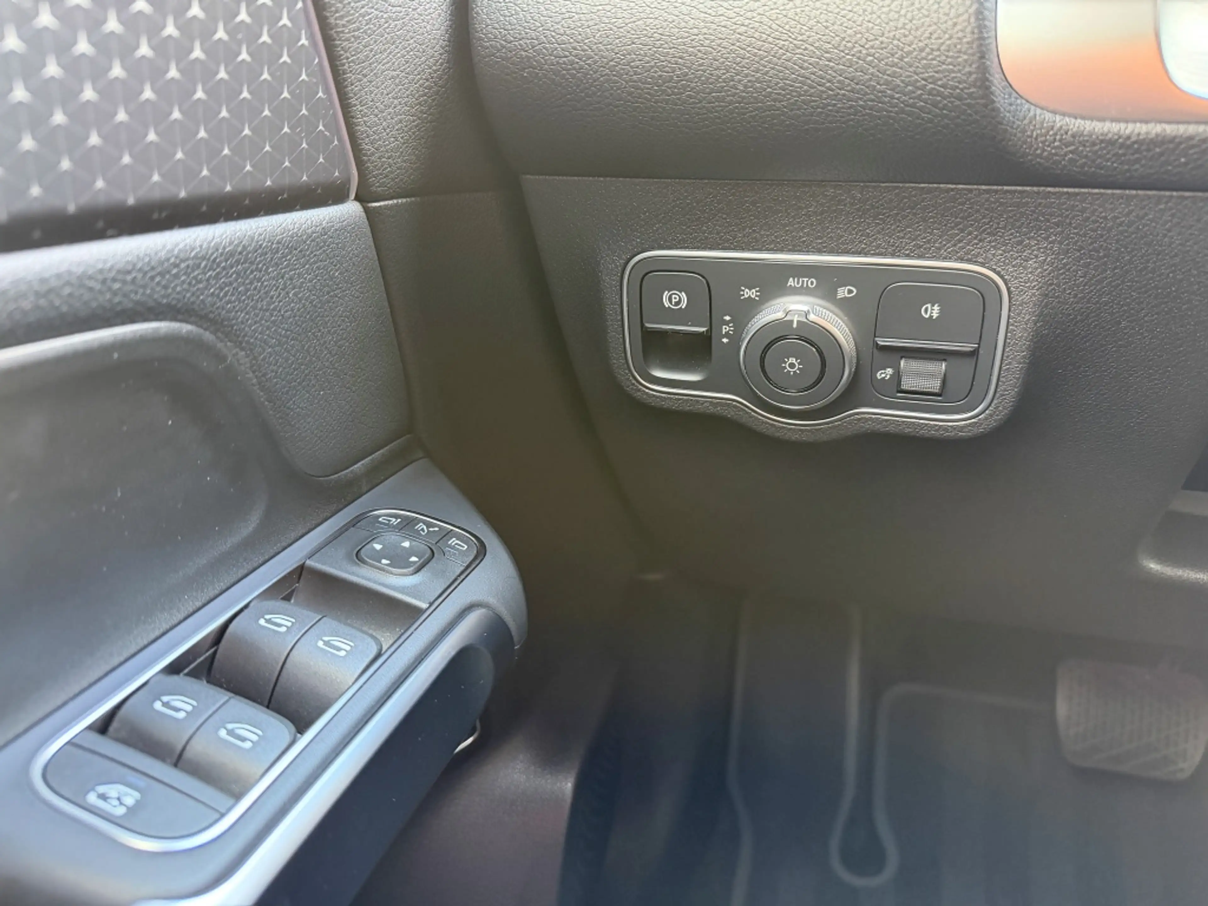 Mercedes-Benz EQB 250 + Progressive ACC AUT Fernlichtass. Kam. — photo 12