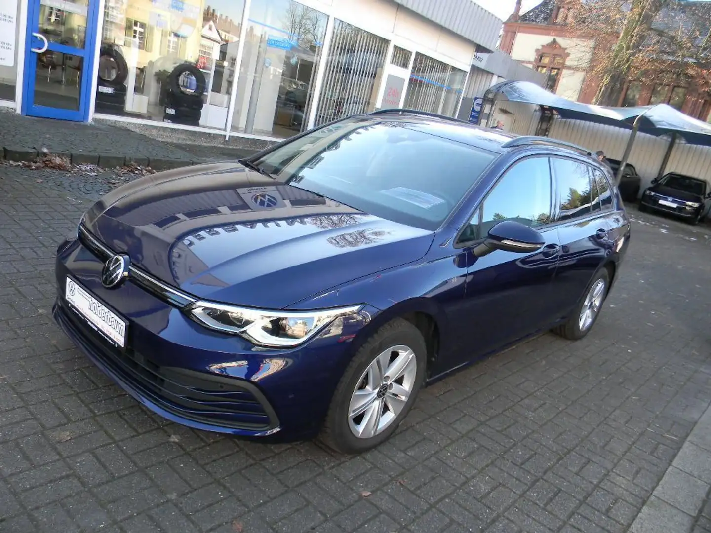 Volkswagen Golf VIII Variant Life 1,5 TSI 6 GANG AHK Blau - 2