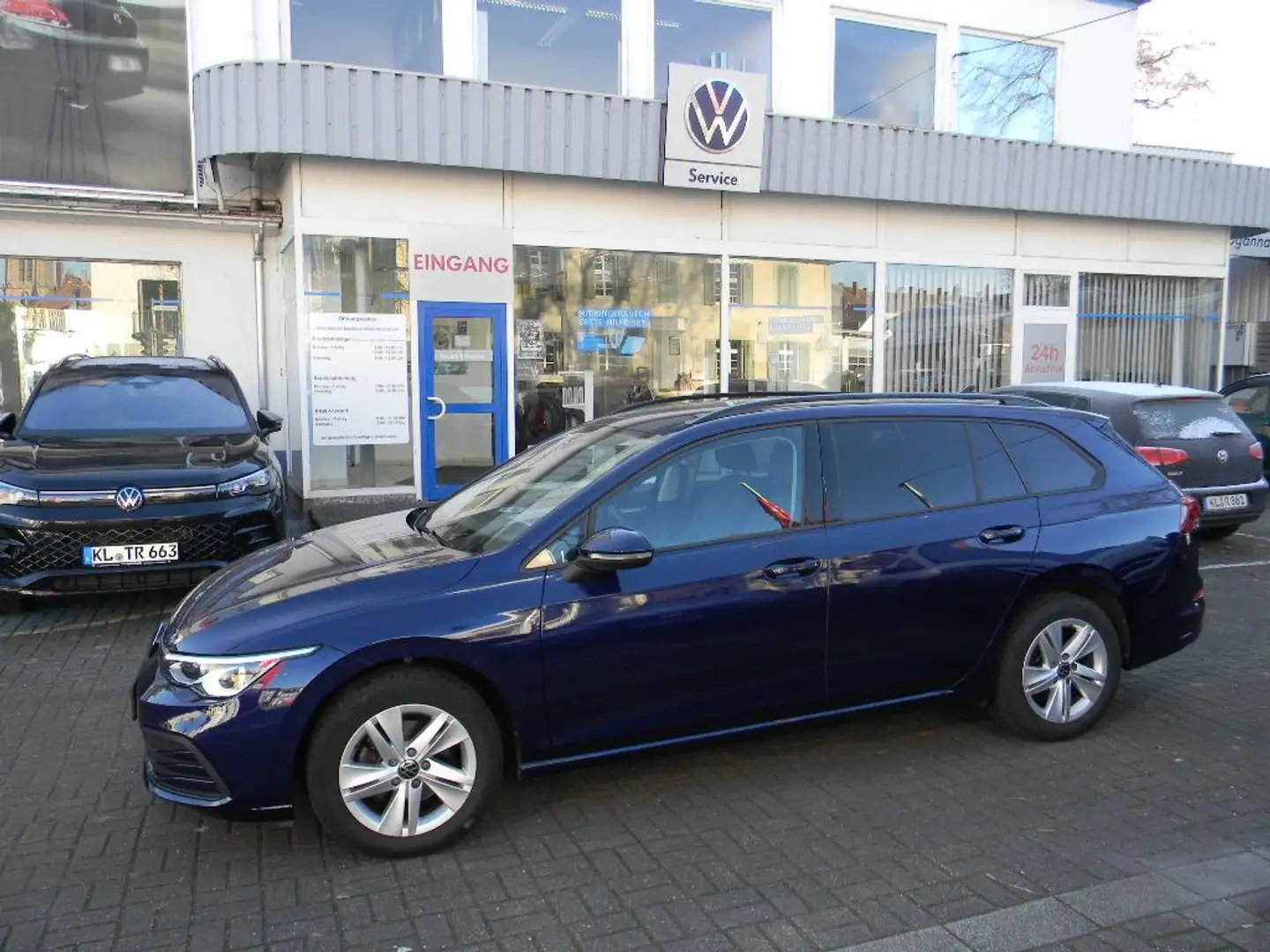 Volkswagen Golf VIII Variant Life 1,5 TSI 6 GANG AHK Blau - 1
