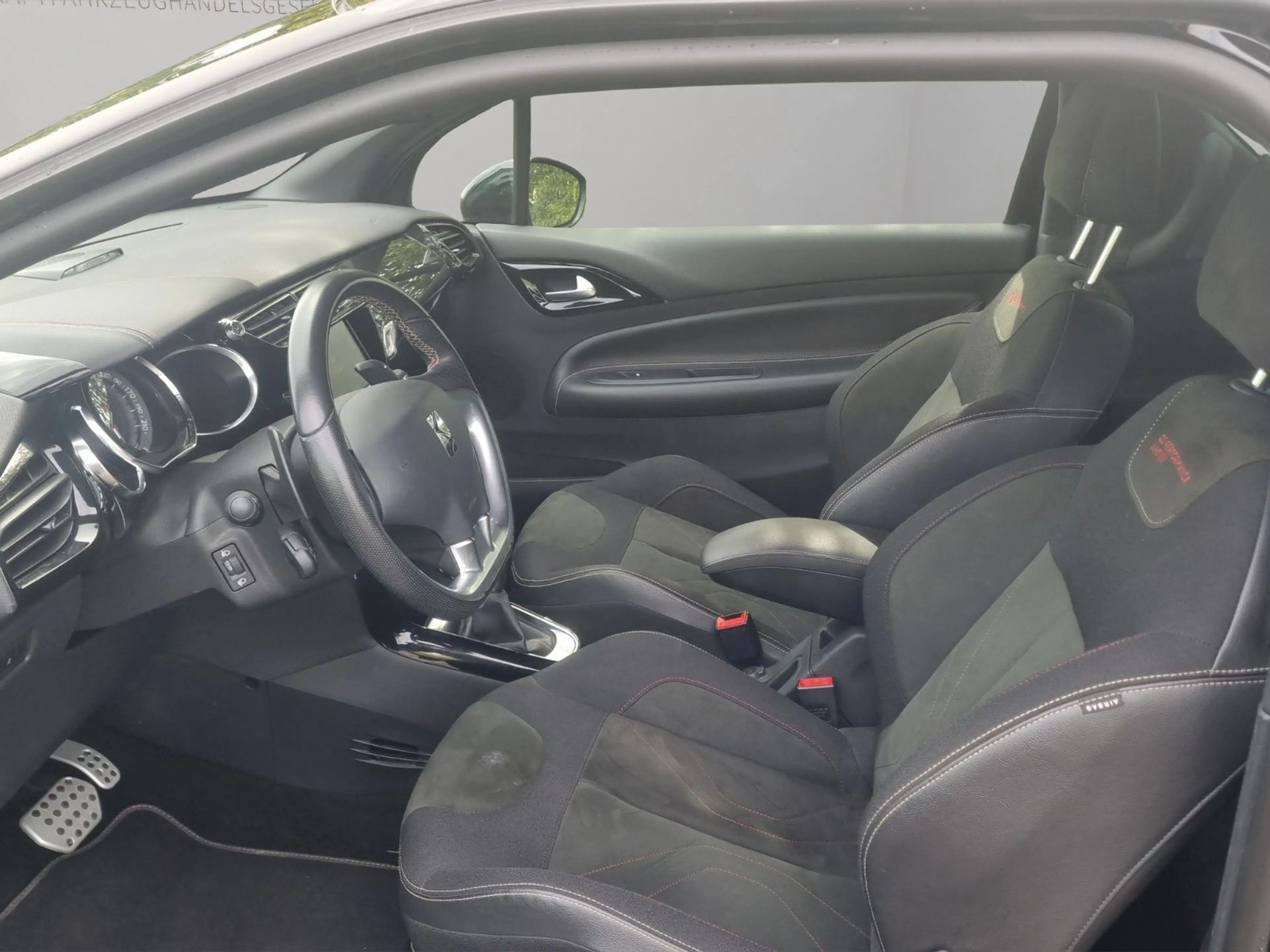 DS Automobiles DS 3 Cabrio SoChic AUTOMATIK VISION/NAV/SHZ/LED — photo 9