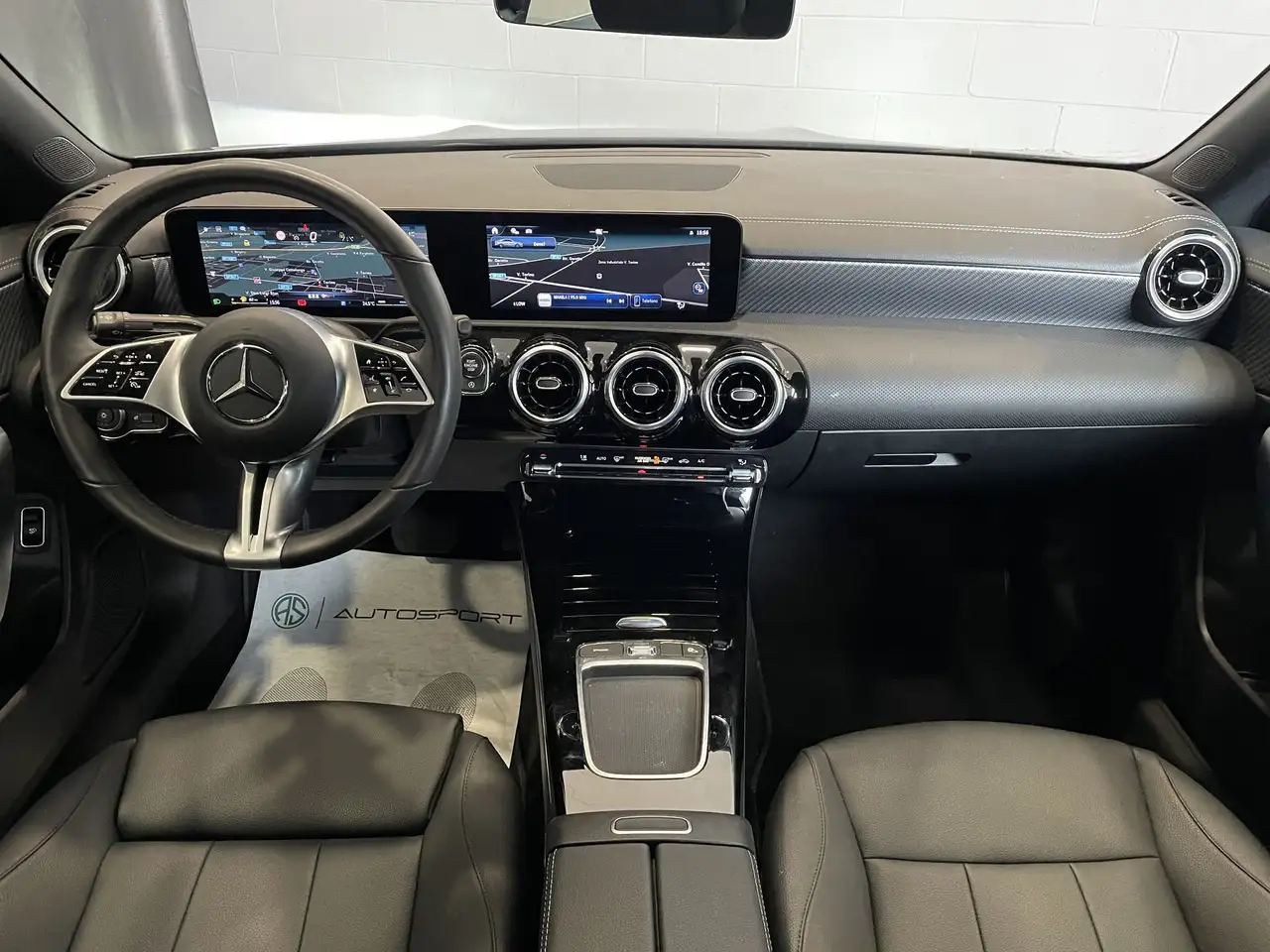 Mercedes-Benz CLA 200 CLA 200 Automatic Progressive Advanced 12