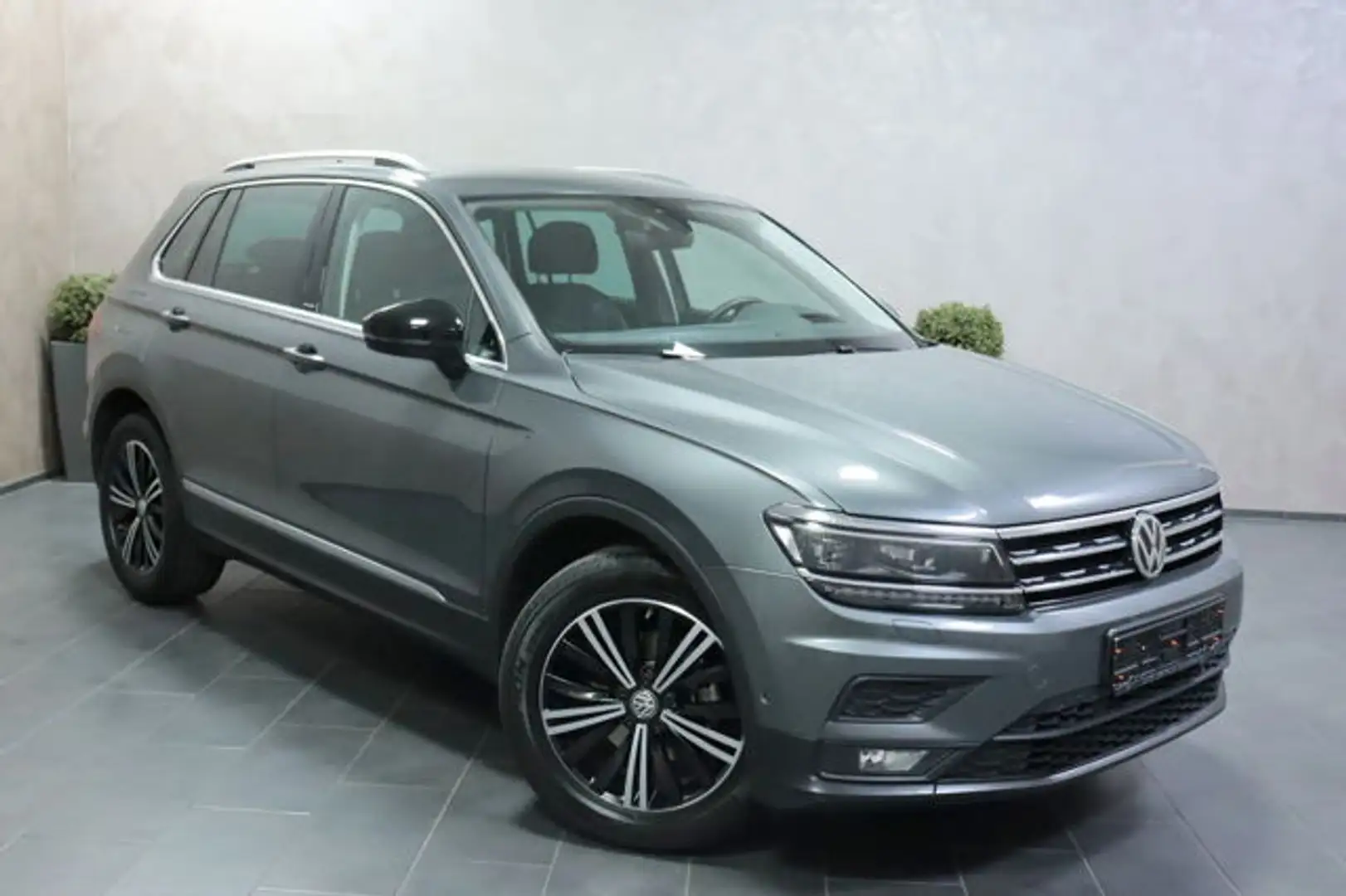 Volkswagen Tiguan IQ.DRIVE TSI AHK KAMERA HEADUP VIRTUAL Gris - 2