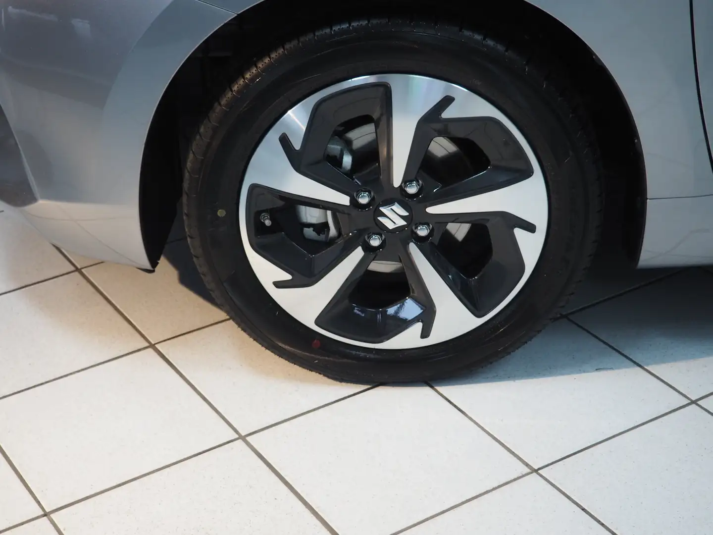 Suzuki Swift 1.2 GLX Gris - 2
