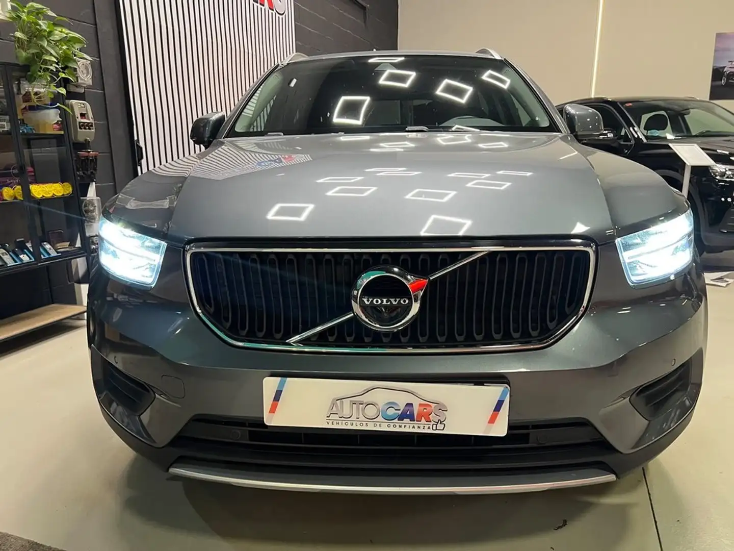 Volvo XC40 2.0 D3 Auto Gris - 2