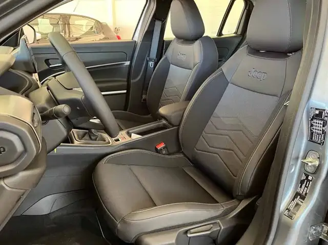 Jeep Avenger view 12