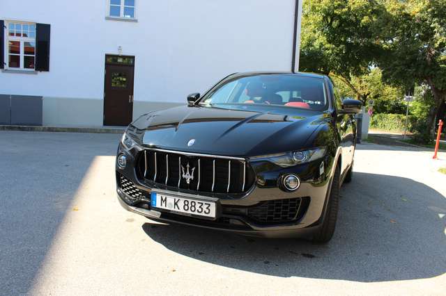 Imagine Maserati Levante Levante S