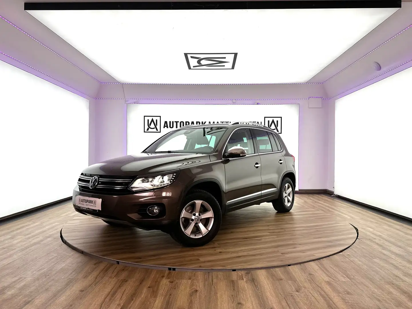 Volkswagen Tiguan 2.0 TDI BMT 4Motion Track&Style *AHK*XENON* Marrón - 1