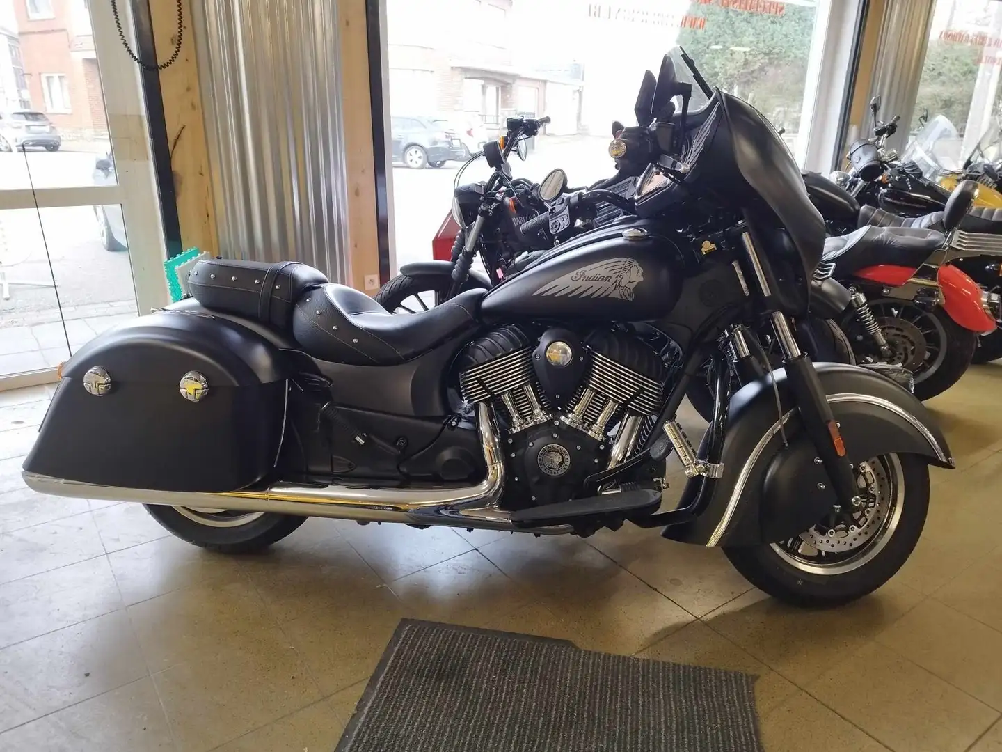 Indian Chieftain c Negru - 1