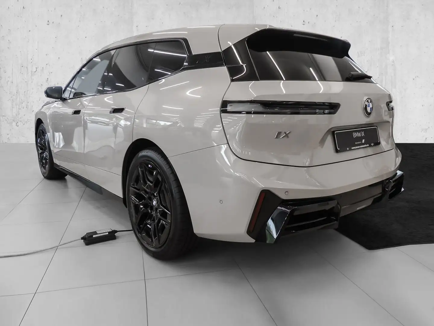 BMW iX xDrive45 M-Sportpaket * Aktive Sitzbelüftung vorn Gri - 2