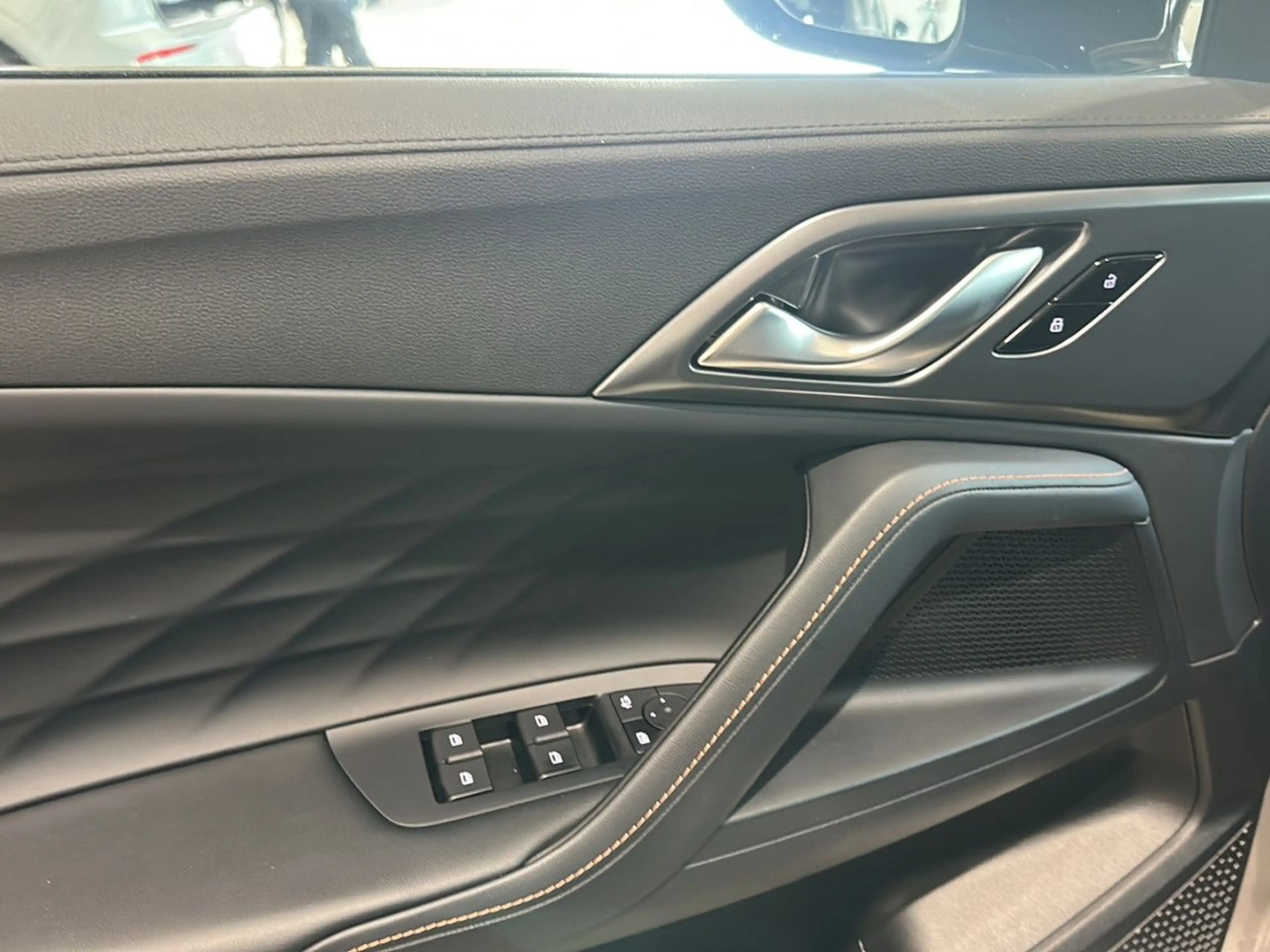 MG HS 1.5 T GDI 125 kW Luxury Bluetooth Navi LED — photo 8