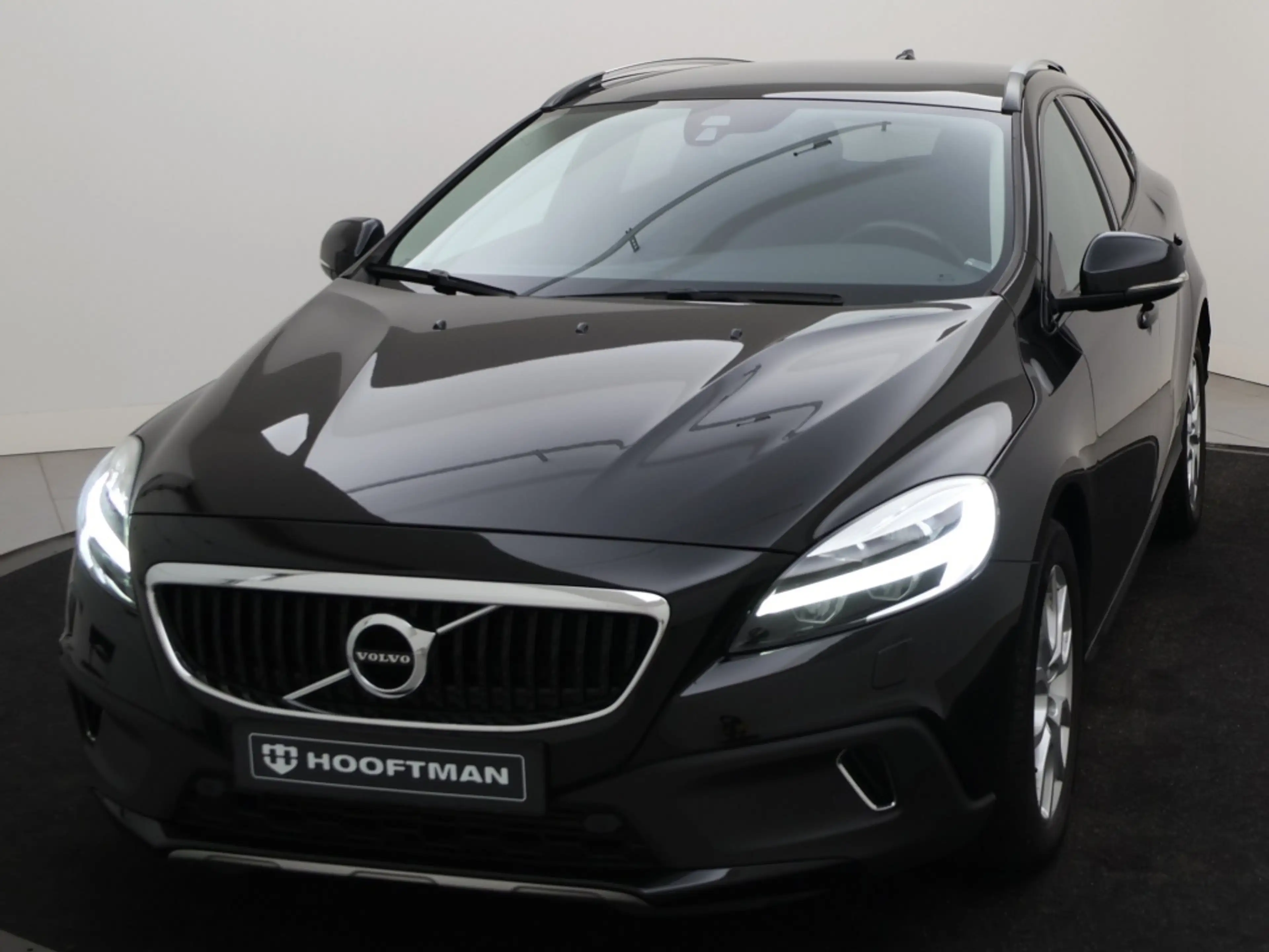Volvo V40 Cross Country T3 GT POLAR LUXURY PANO LEDER ELEC-STOELBEDIENING — photo 6