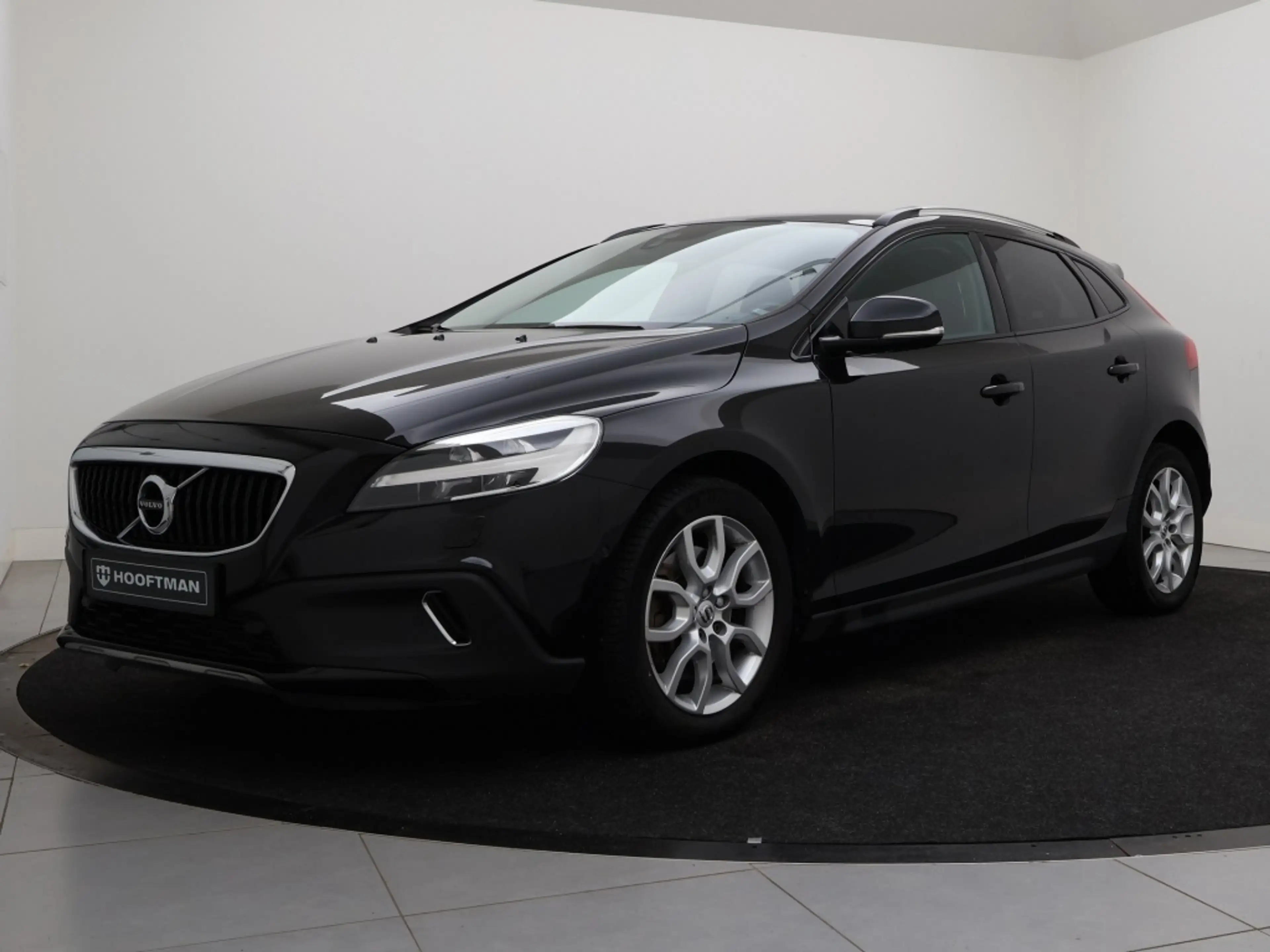 Volvo V40 Cross Country T3 GT POLAR LUXURY PANO LEDER ELEC-STOELBEDIENING — photo 2