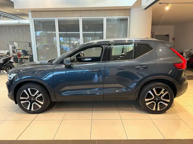 Volvo XC40 view 4