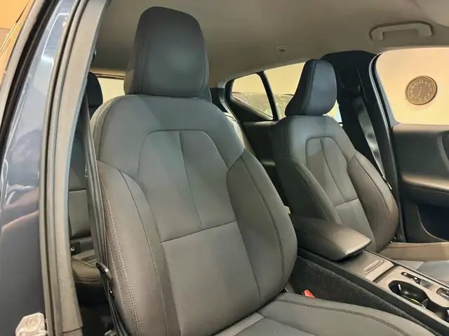 Volvo XC40 view 14