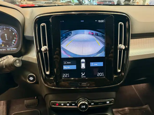 Volvo XC40 view 12