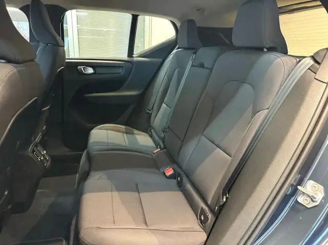 Volvo XC40 view 15