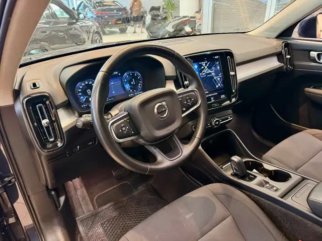 Volvo XC40 view 9